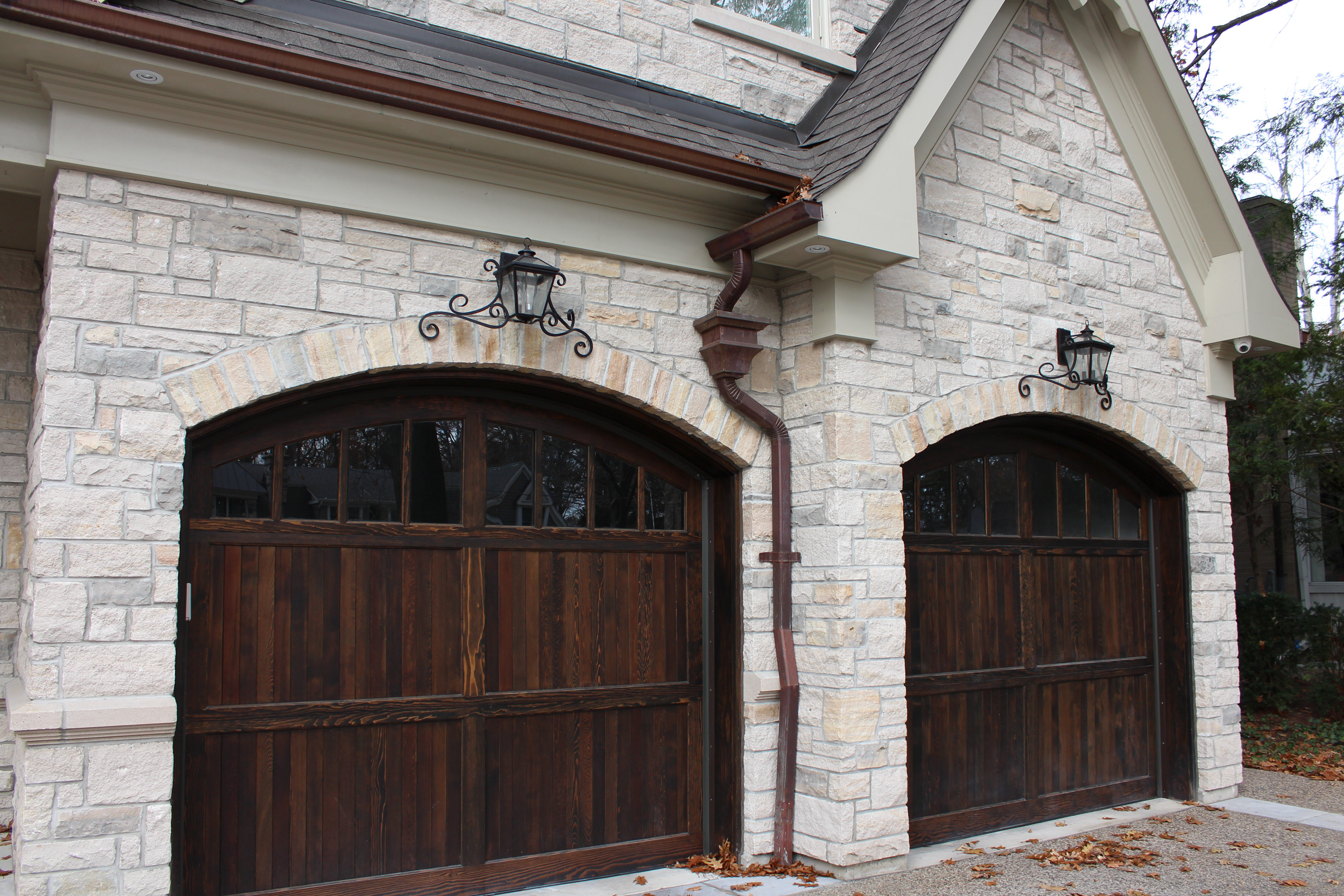 Outdoor garage view - Stone colour is Eramosa Saw Cut