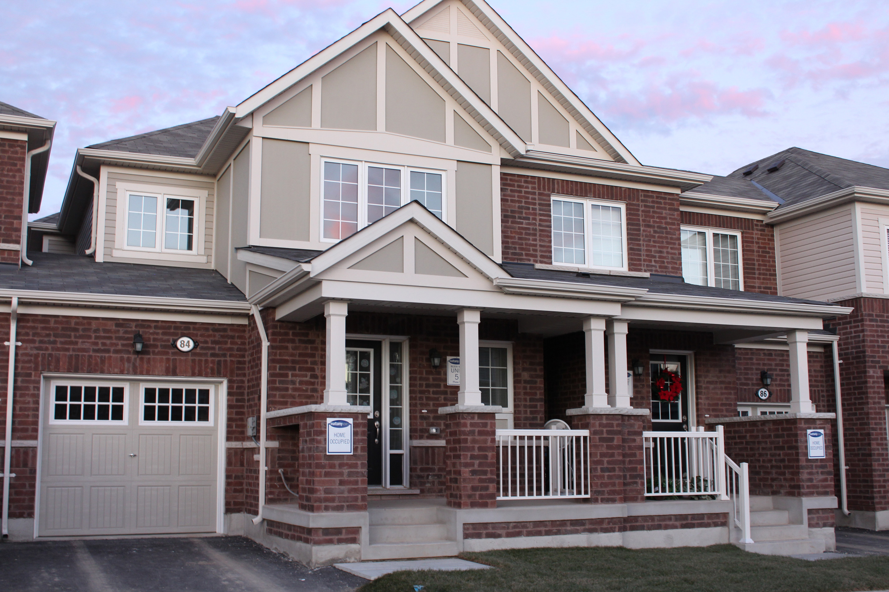 Kleinburg home. front view. brick colour is Olde Oxford.