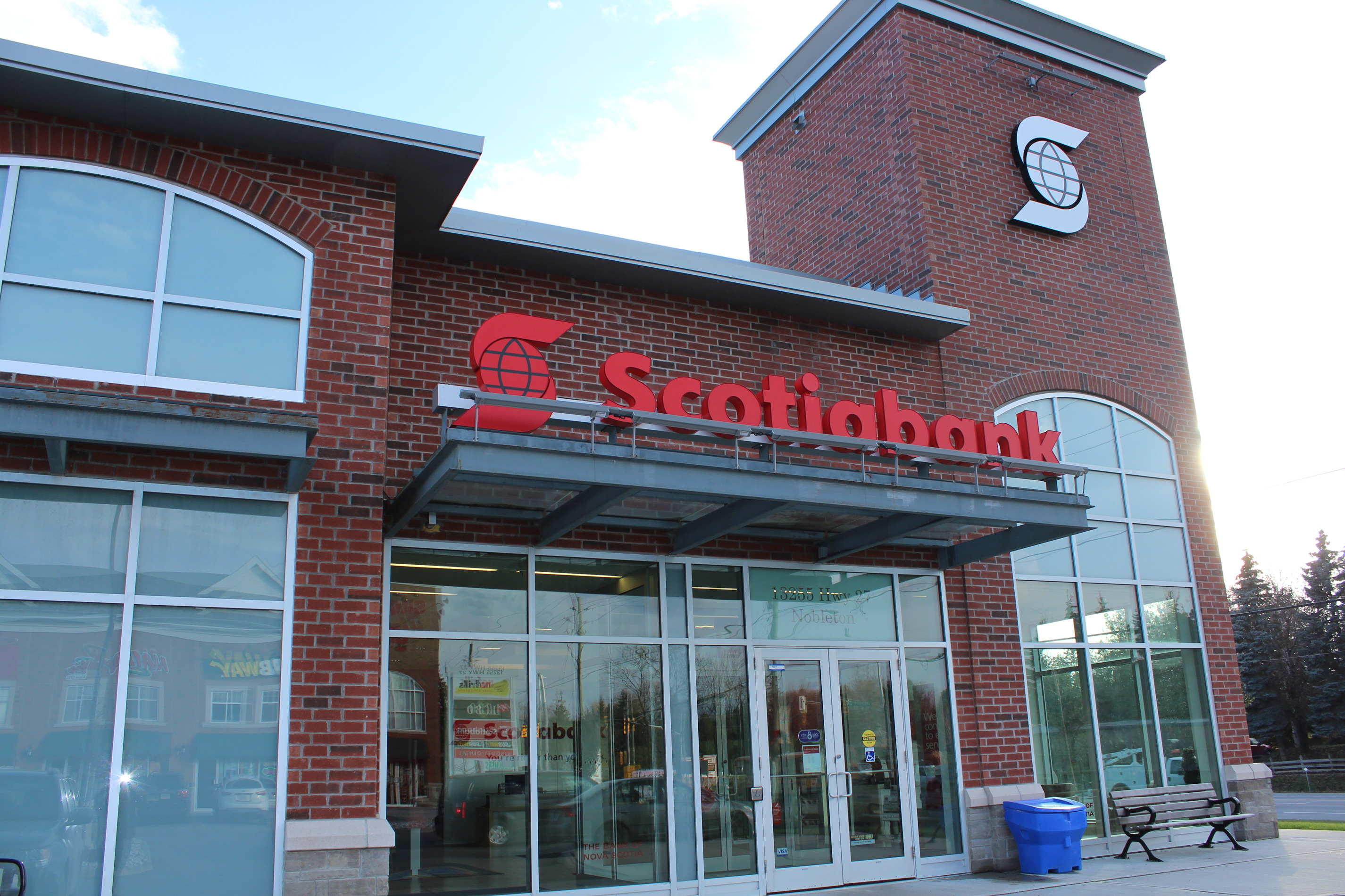 Entrance shot of Scotiabank building - Brick colour is Old School, Stone colour is Driftwood