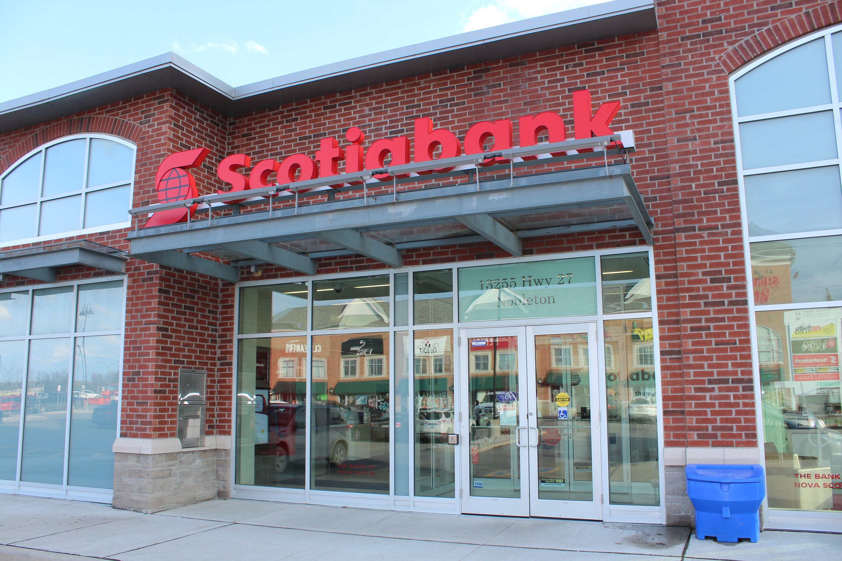 Entrance of Scotiabank building - Brick colour is Old School, Stone colour is Driftwood
